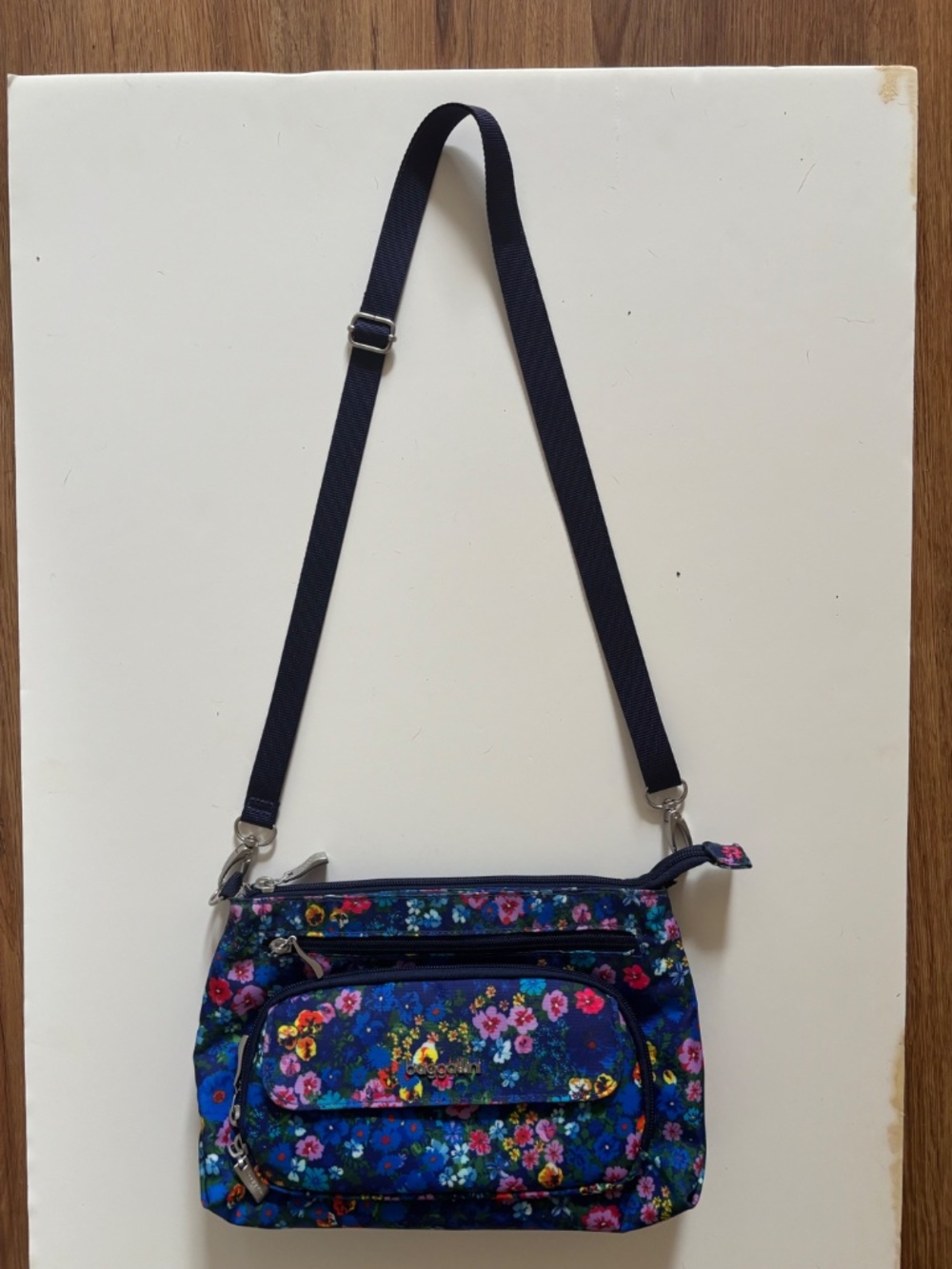 Baggallini Shoulder Bag - Picture 4 of 4